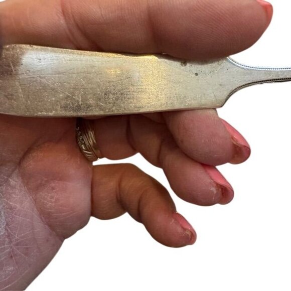 Set Of 7 Antique Silverplate Butter Knives With Ornate Handles & Engraved Detail - Picture 7 of 7